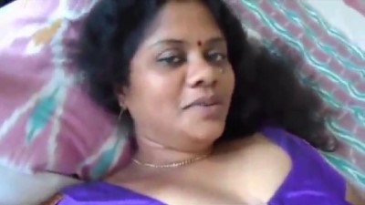 Madurai Young Mature Aunty Saree Aninthu Oombum Hot Aabasa